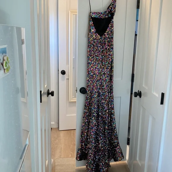 Black/multi color sequinned Prom gown. Amelia Couture. Size 6 - Picture 6 of 7